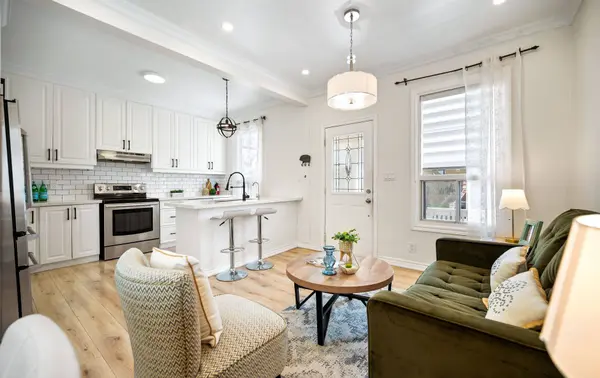 35 Britannia AVE, Hamilton, ON L8H 1W5