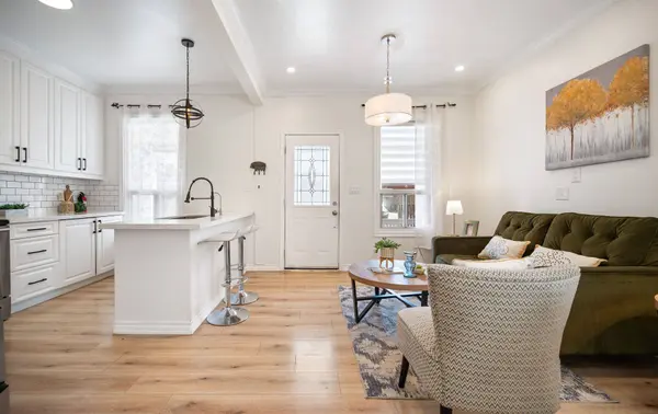 35 Britannia AVE, Hamilton, ON L8H 1W5