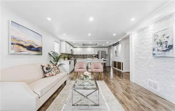 103 Edinburgh AVE, Hamilton, ON L8H 2C6