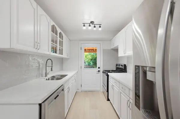 20 Gledhill CRES, Hamilton, ON L9C 6H4