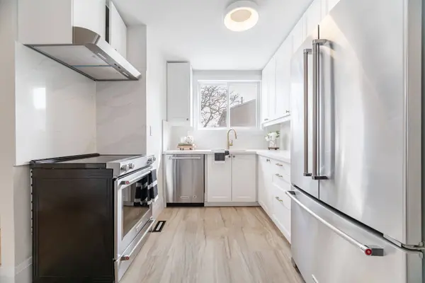 120 Quigley RD #19, Hamilton, ON L8K 6L4
