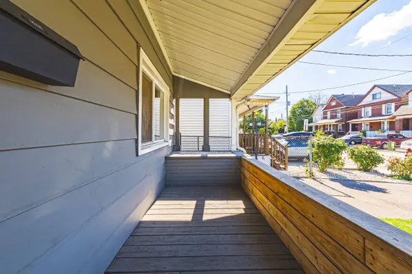24 Rowanwood ST, Hamilton, ON L8L 7H3