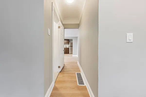 24 Rowanwood ST, Hamilton, ON L8L 7H3
