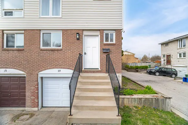 120 Quigley RD #19, Hamilton, ON L8K 6L4