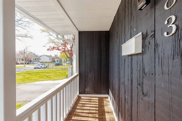 283 Ivon AVE W, Hamilton, ON L8H 5T3