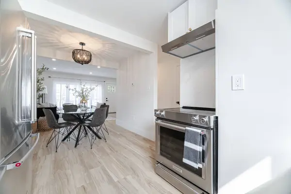 120 Quigley RD #19, Hamilton, ON L8K 6L4