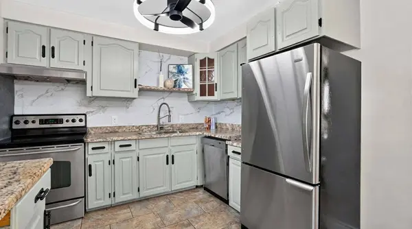 1255 Upper Gage AVE #6, Hamilton, ON L8W 3C7