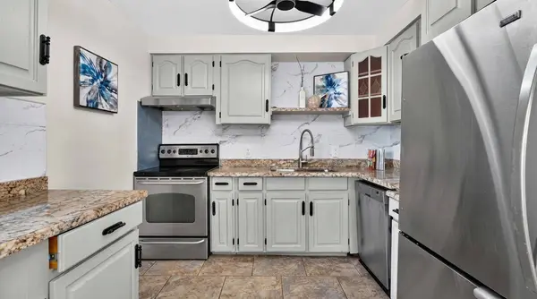 1255 Upper Gage AVE #6, Hamilton, ON L8W 3C7