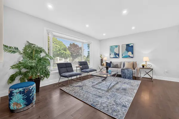 22 Quaker CRES, Hamilton, ON L8W 1H5