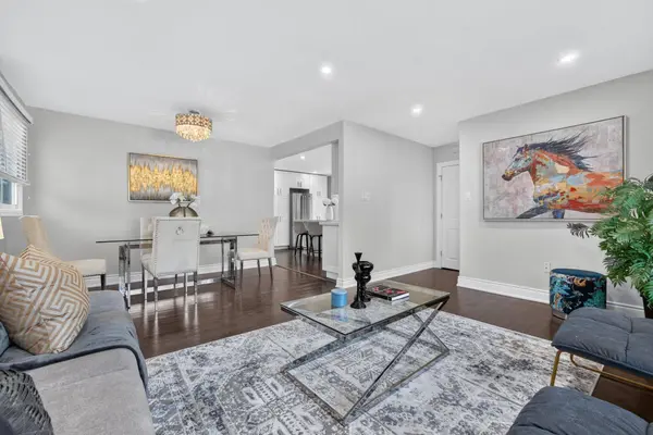 22 Quaker CRES, Hamilton, ON L8W 1H5