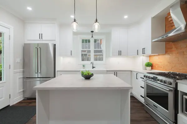 46 Murray ST E, Hamilton, ON L8L 3E9