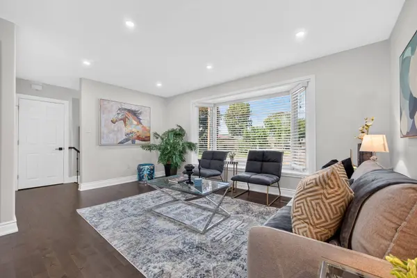22 Quaker CRES, Hamilton, ON L8W 1H5