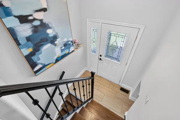 22 Quaker CRES, Hamilton, ON L8W 1H5