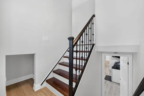22 Quaker CRES, Hamilton, ON L8W 1H5