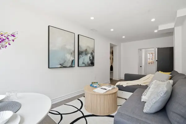 68 Magill ST, Hamilton, ON L8R 2Y5