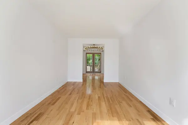 805 Tate AVE, Hamilton, ON L8H 6M1
