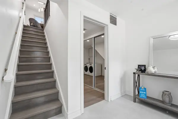 68 Magill ST, Hamilton, ON L8R 2Y5