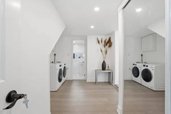 68 Magill ST, Hamilton, ON L8R 2Y5