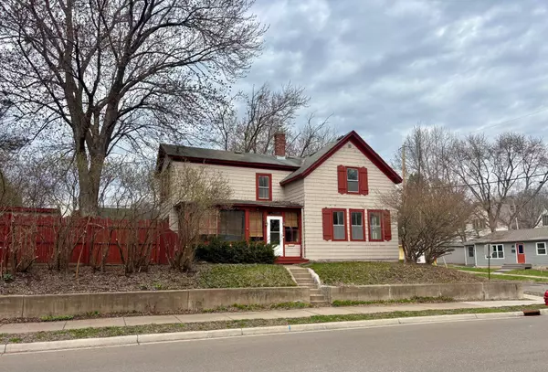 718 4th ST N, Stillwater, MN 55082