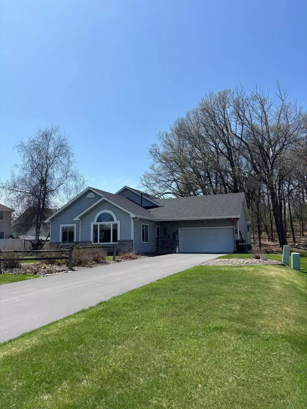 4416 Helmo AVE N, Oakdale, MN 55128