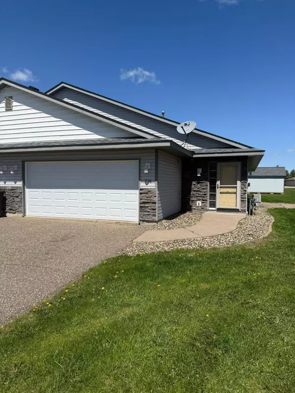 1136 Hidden LN, New Richmond, WI 54017