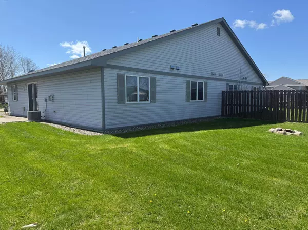 1136 Hidden LN, New Richmond, WI 54017