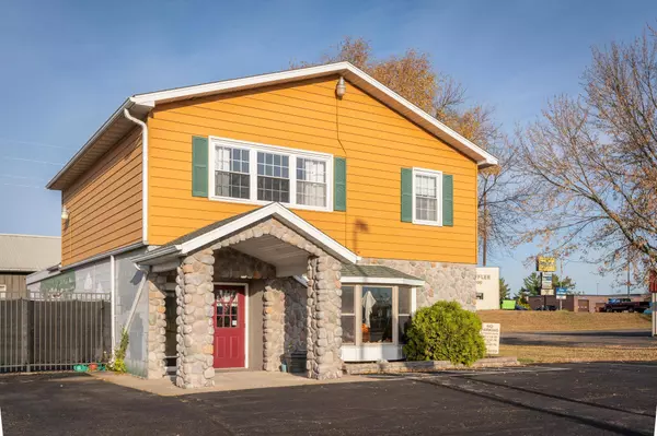 1111 N Knowles AVE, New Richmond, WI 54017