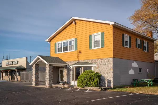 1111 N Knowles AVE, New Richmond, WI 54017