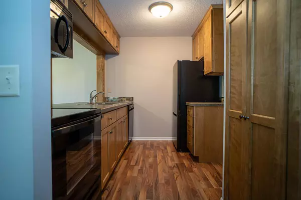 4848 Grenwich TRL N, Oakdale, MN 55128