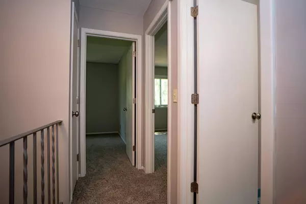 4848 Grenwich TRL N, Oakdale, MN 55128