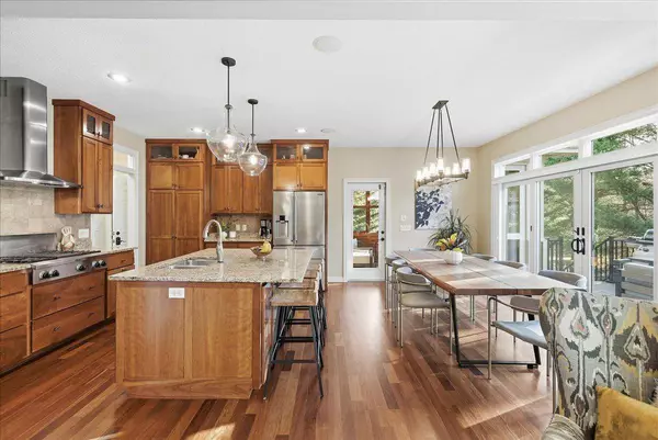 741 Mount Curve, Troy Twp, WI 54016