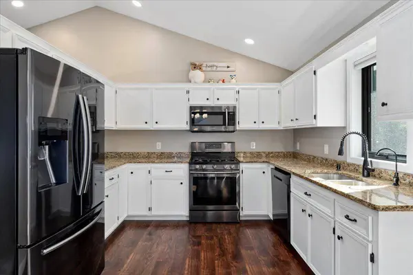 7269 Bancroft WAY, Inver Grove Heights, MN 55077