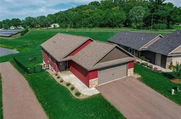 870 Brentwood CIR, River Falls, WI 54022