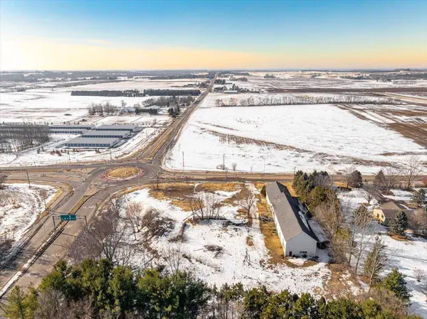 905 120th ST, Roberts, WI 54023