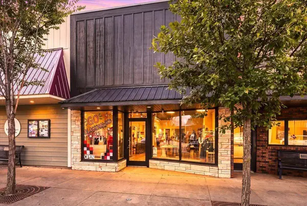 868 Main ST