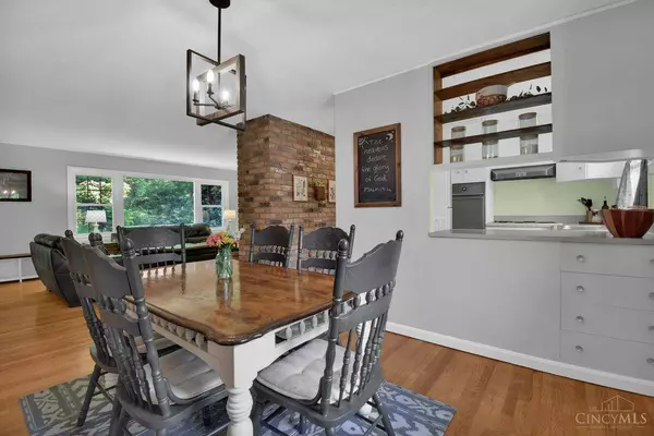 712 Beechwood Ln, Miami Twp, OH 45150