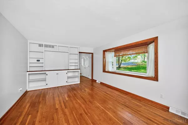 5702 Sherwood Dr, Miami Twp, OH 45150