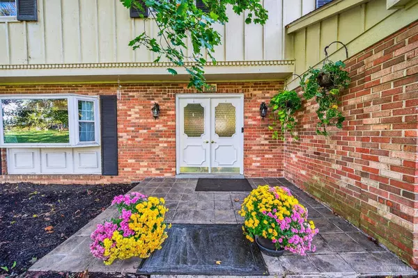 5702 Sherwood Dr, Miami Twp, OH 45150