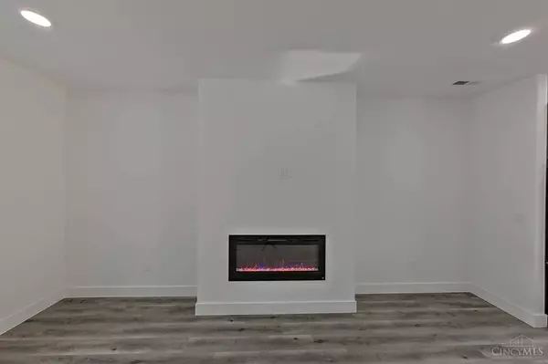 192 N Broadway St, Williamsburg Twp, OH 45176