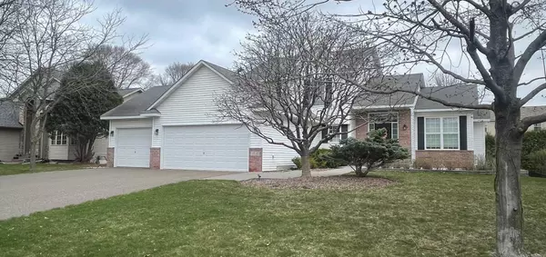 10612 Glen Eagle RD, Woodbury, MN 55129