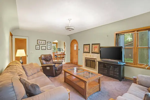 6883 Stillwater BLVD N, Oakdale, MN 55128