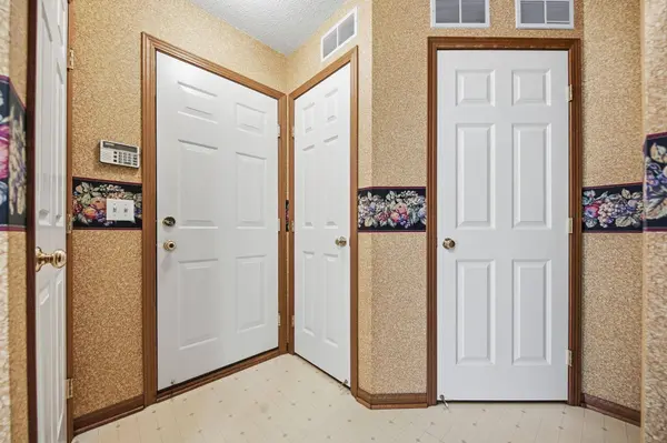 1839 Riverwood DR #17, Burnsville, MN 55337