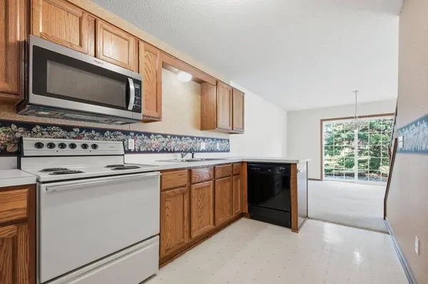 1839 Riverwood DR #17, Burnsville, MN 55337