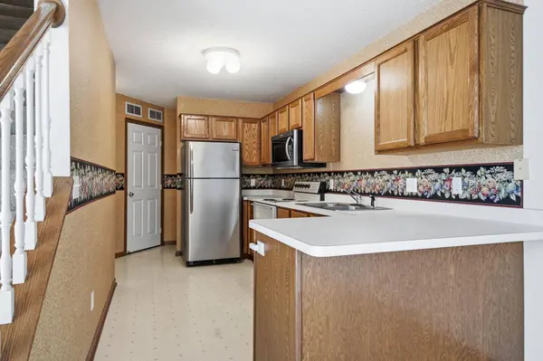 1839 Riverwood DR #17, Burnsville, MN 55337