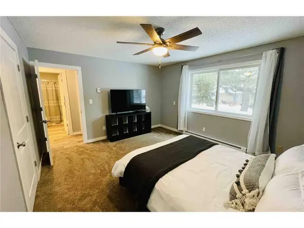 1632 Pinewood LN, Hudson, WI 54016