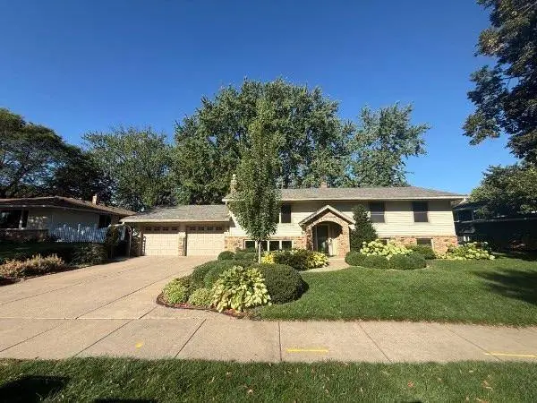 2749 Hilltop CT