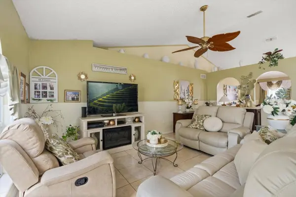 1356 DUNBARTON CT, Kissimmee, FL 34758