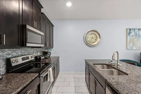 9075 DOGLEG DR, Davenport, FL 33896
