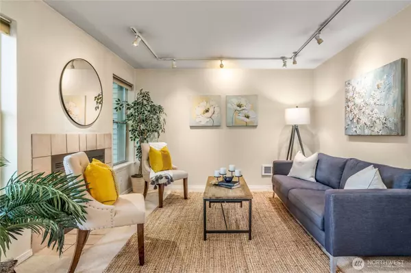 8825 231st PL SW, Edmonds, WA 98026