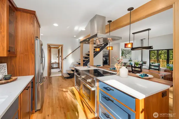 23208 107th AVE SW, Vashon, WA 98070